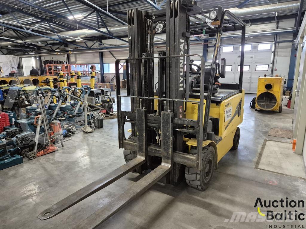 Hyundai 30B-9 Electric forklift trucks