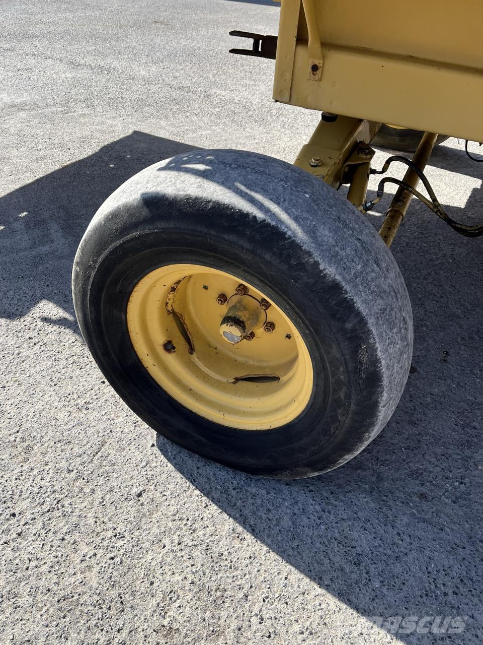 New Holland TX 32 Combine harvesters