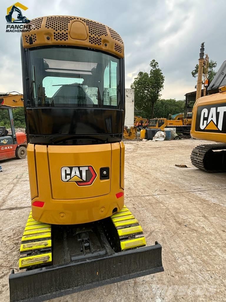 CAT 302 Mini excavators < 7t (Mini diggers)