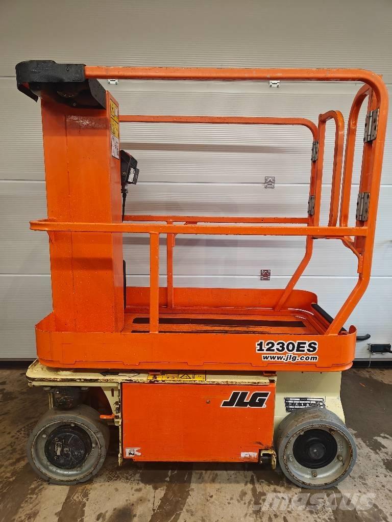 JLG 1230 ES Vertical mast lifts