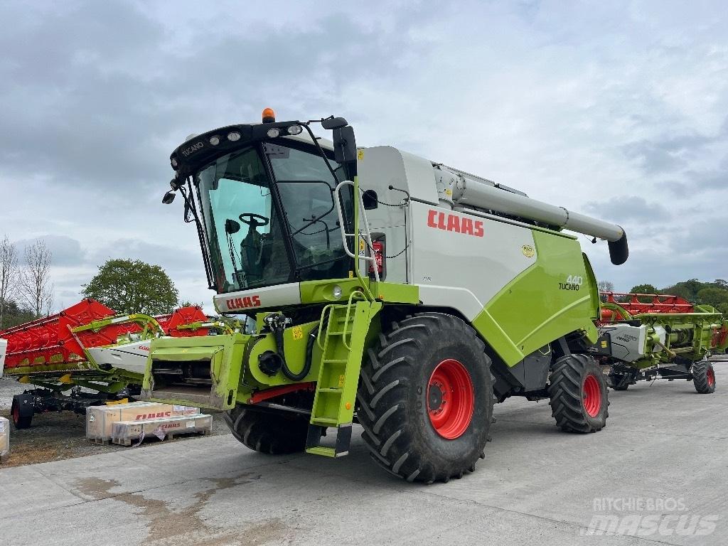 CLAAS Tucano 440 Combine harvesters