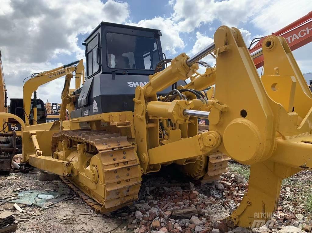 Shantui SD 32 Crawler dozers