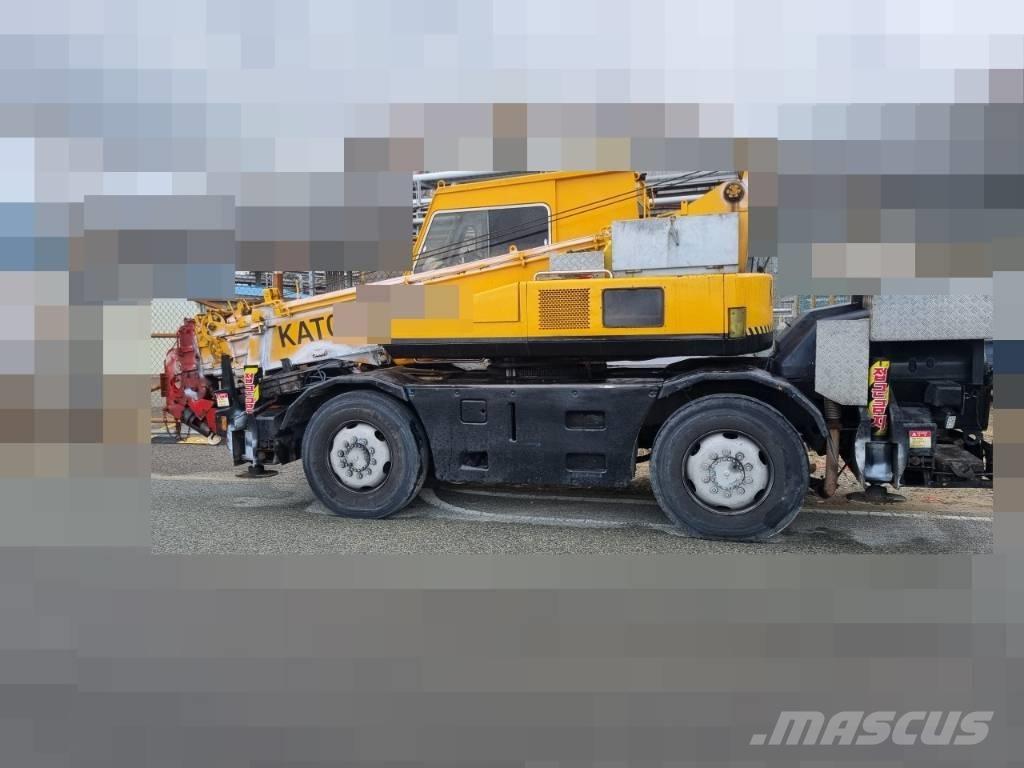 Kato MR 100 Rough terrain cranes