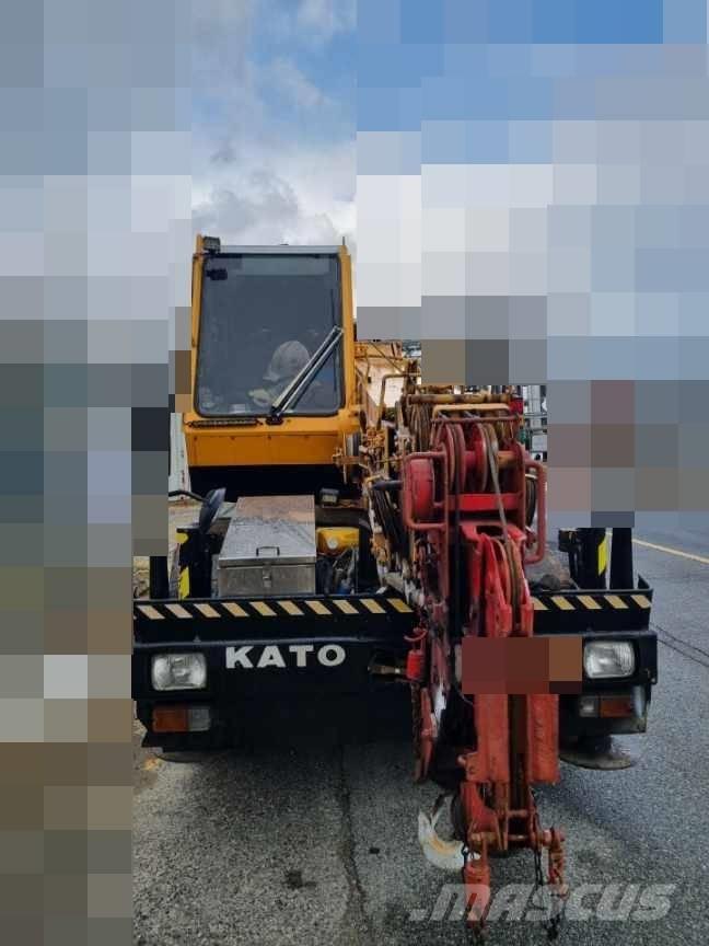 Kato MR 100 Rough terrain cranes