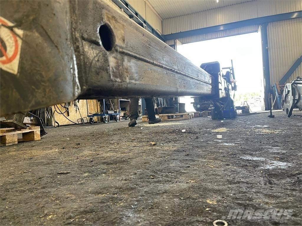 John Deere 1910G Forwarder cranes