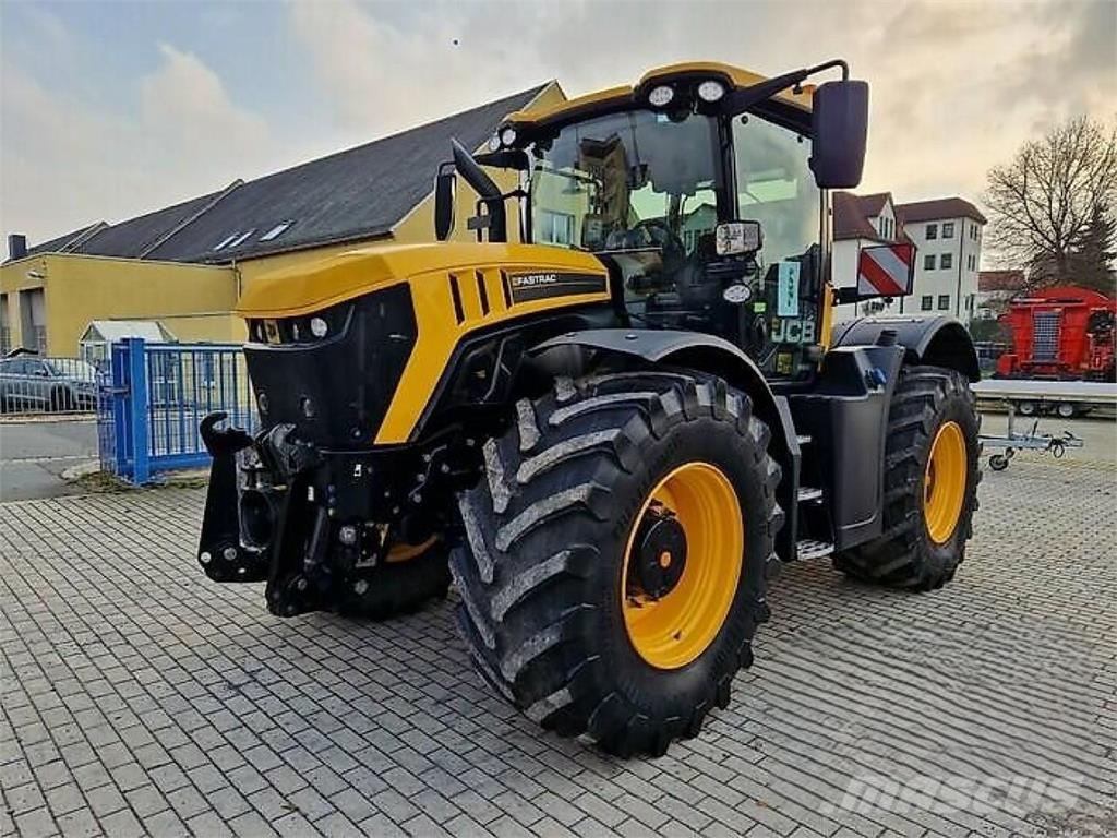 JCB 4220 Fastrac Tractors