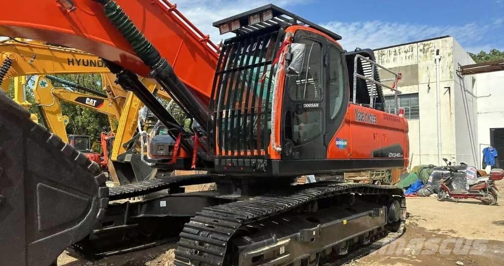 Doosan DX340 Crawler excavators