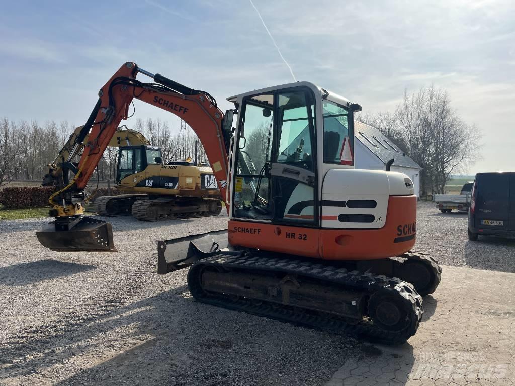 Schaeff HR 32 Midi excavators  7t - 12t