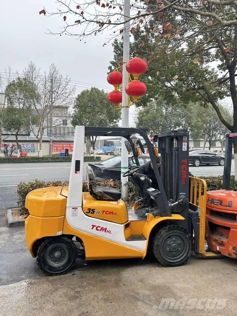 TCM 35 Diesel trucks