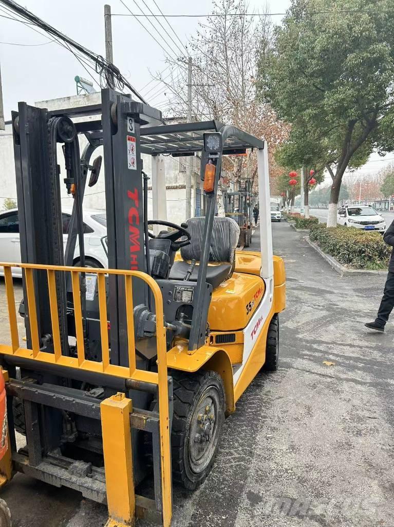 TCM 35 Diesel trucks