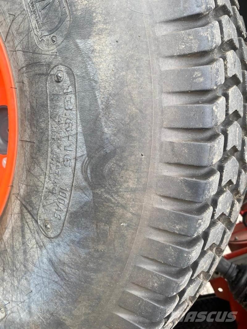 Kubota ST 401-C Compact tractors