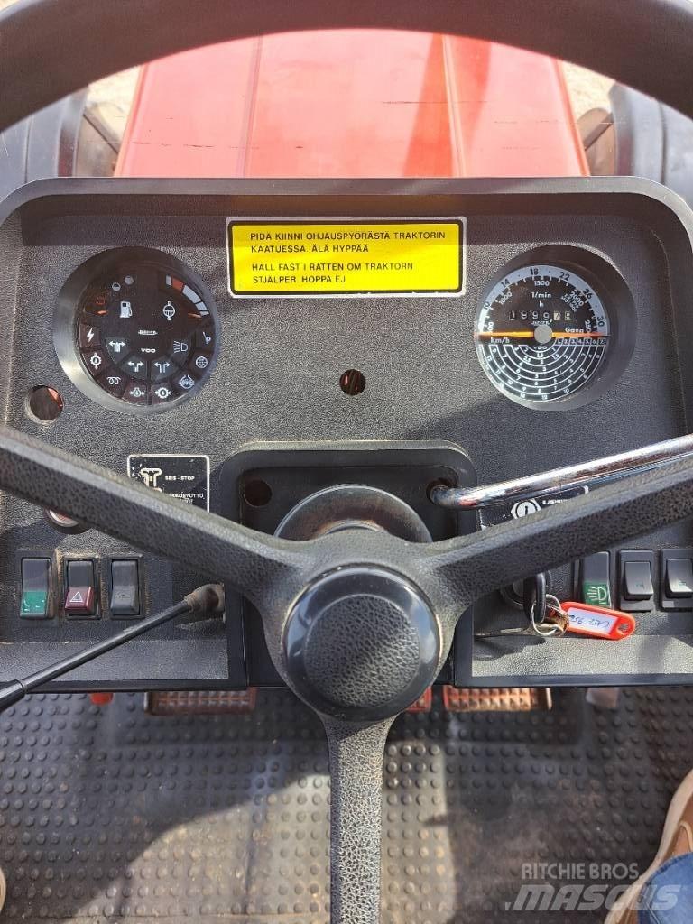 International 956XL Tractors