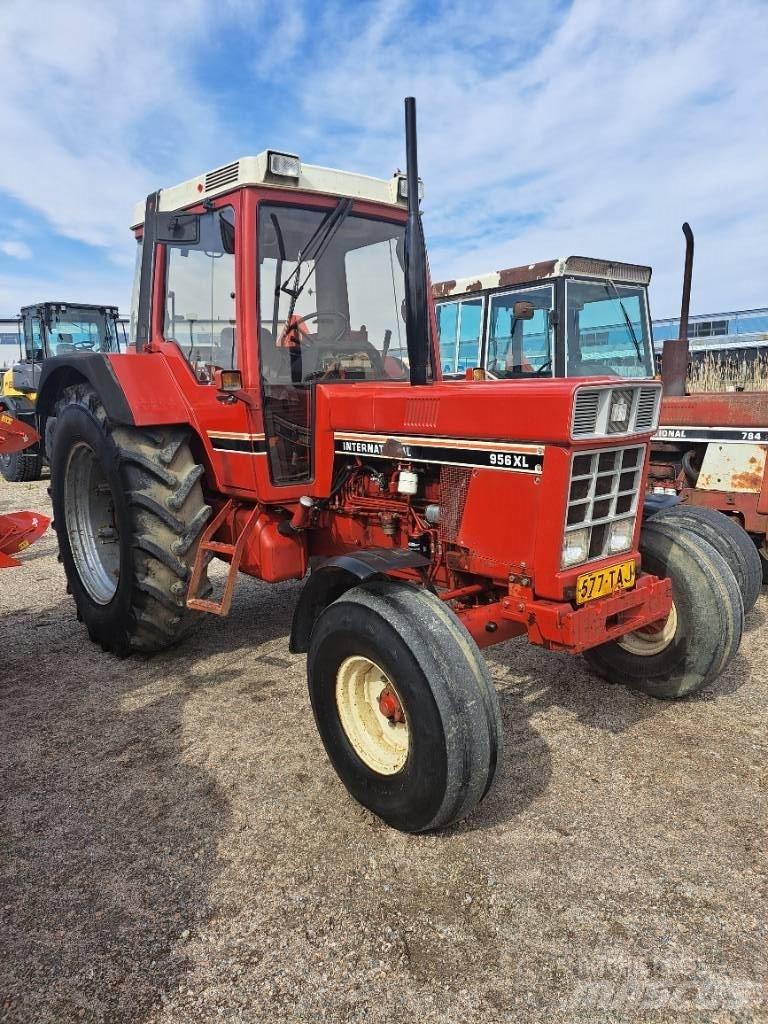 International 956XL Tractors