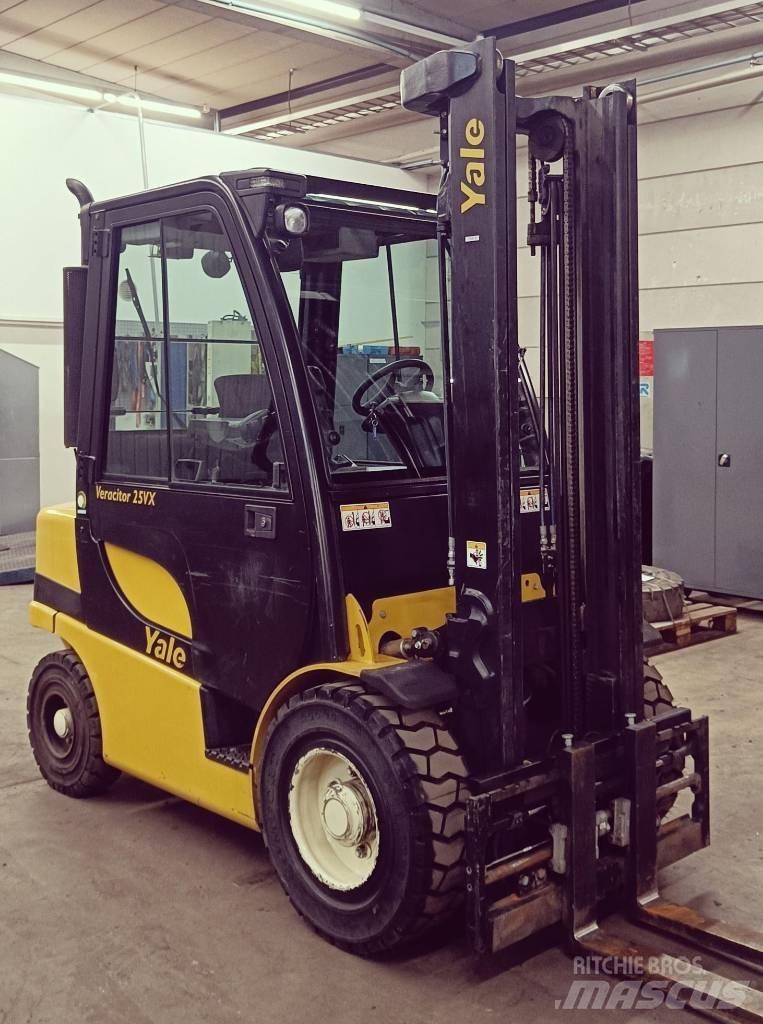 Yale GDP25VX Diesel trucks
