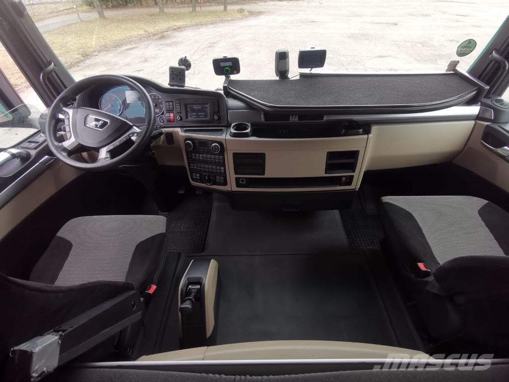 MAN TGX 18.420 Curtainsider trucks