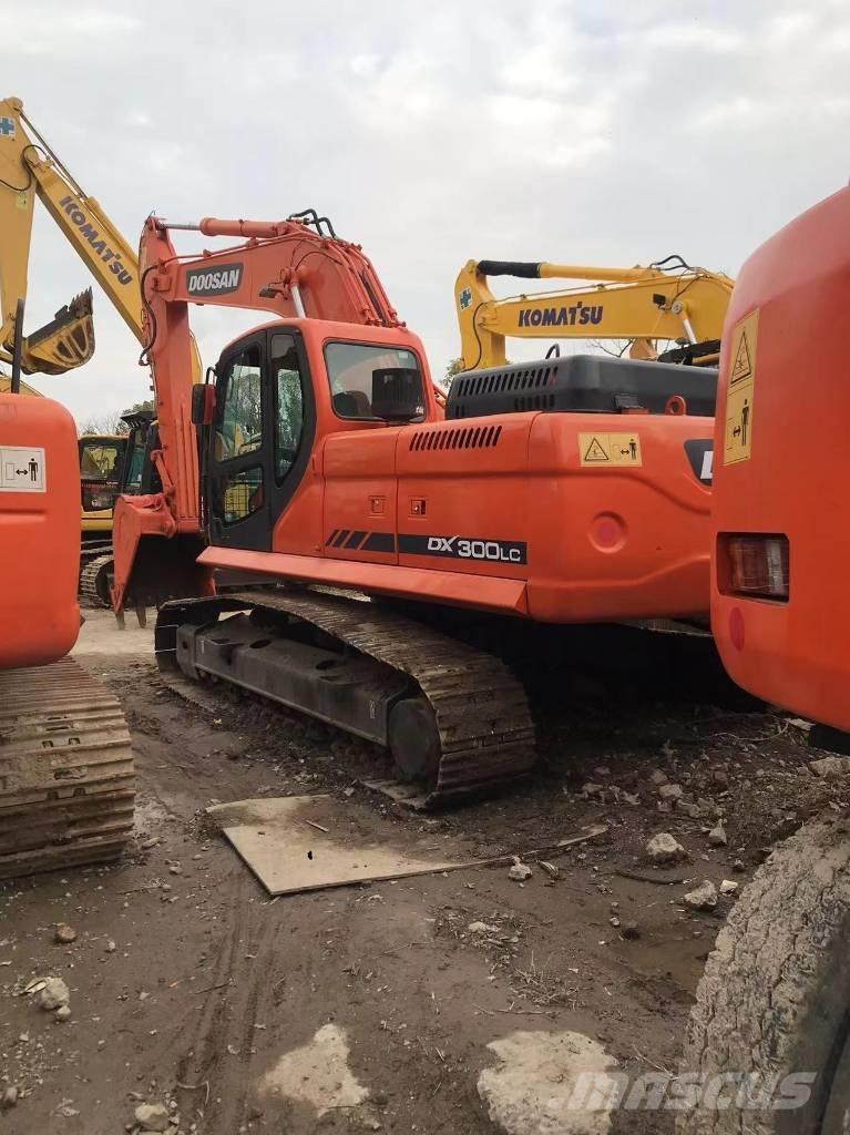Doosan DX300 Crawler excavators