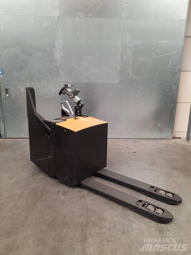 CAT NPF25N2 Low lifter with platform