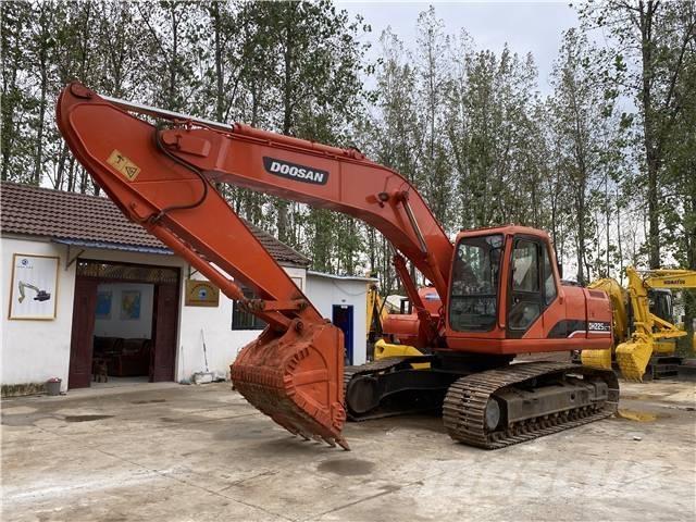 Doosan DH225 Crawler excavators