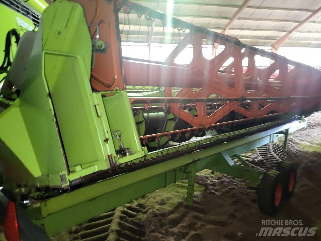 CLAAS S600 Combine harvester heads