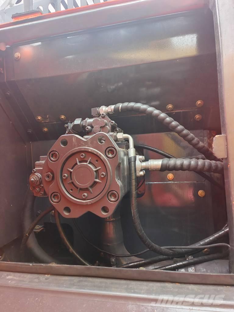 Doosan DX 300 LC Crawler excavators