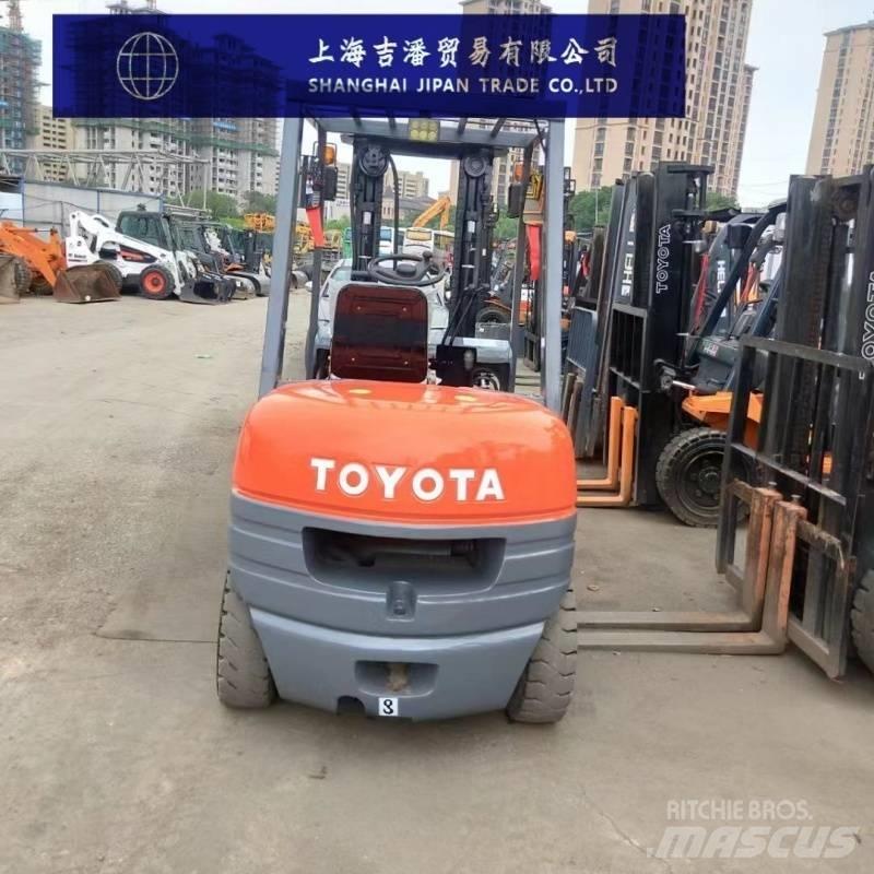 Toyota 6 F Diesel trucks