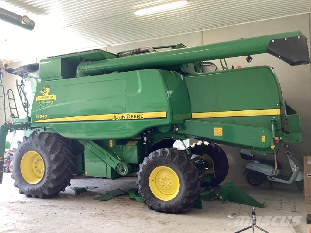 John Deere W540 Combine harvesters