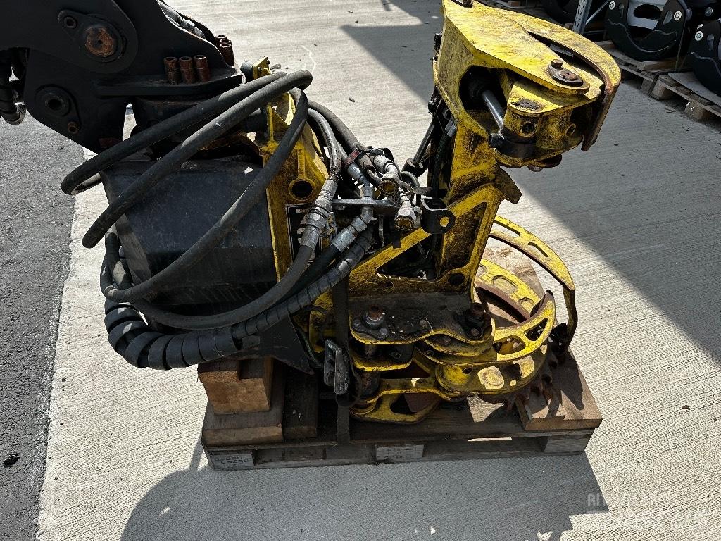 John Deere 730 Harvester heads