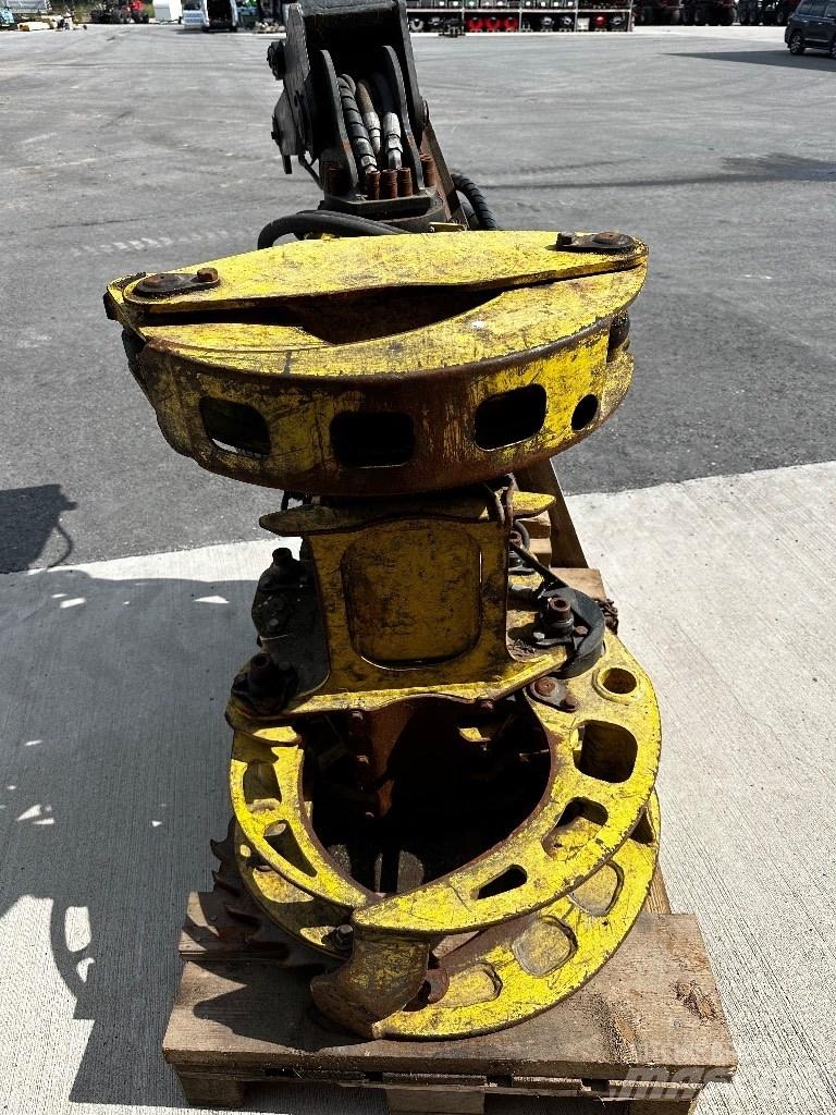 John Deere 730 Harvester heads