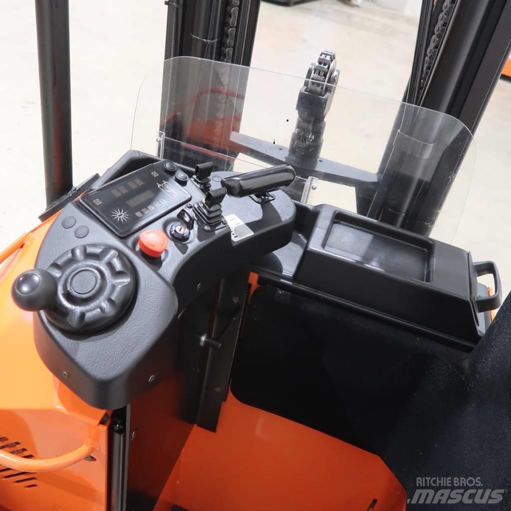 Toyota SSE135 Self propelled stackers