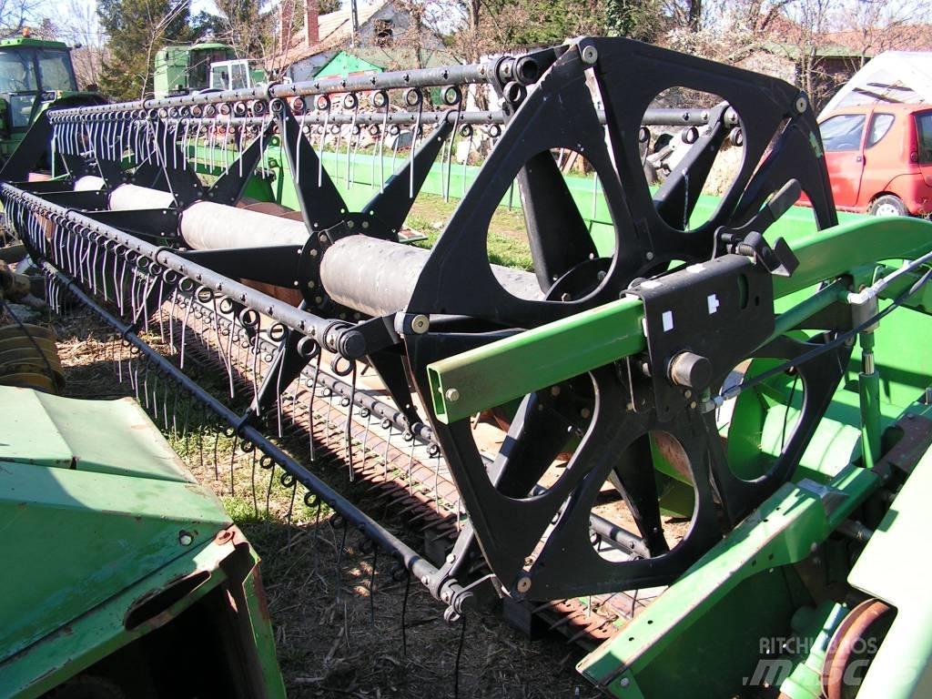 John Deere 618 R Combine harvester heads