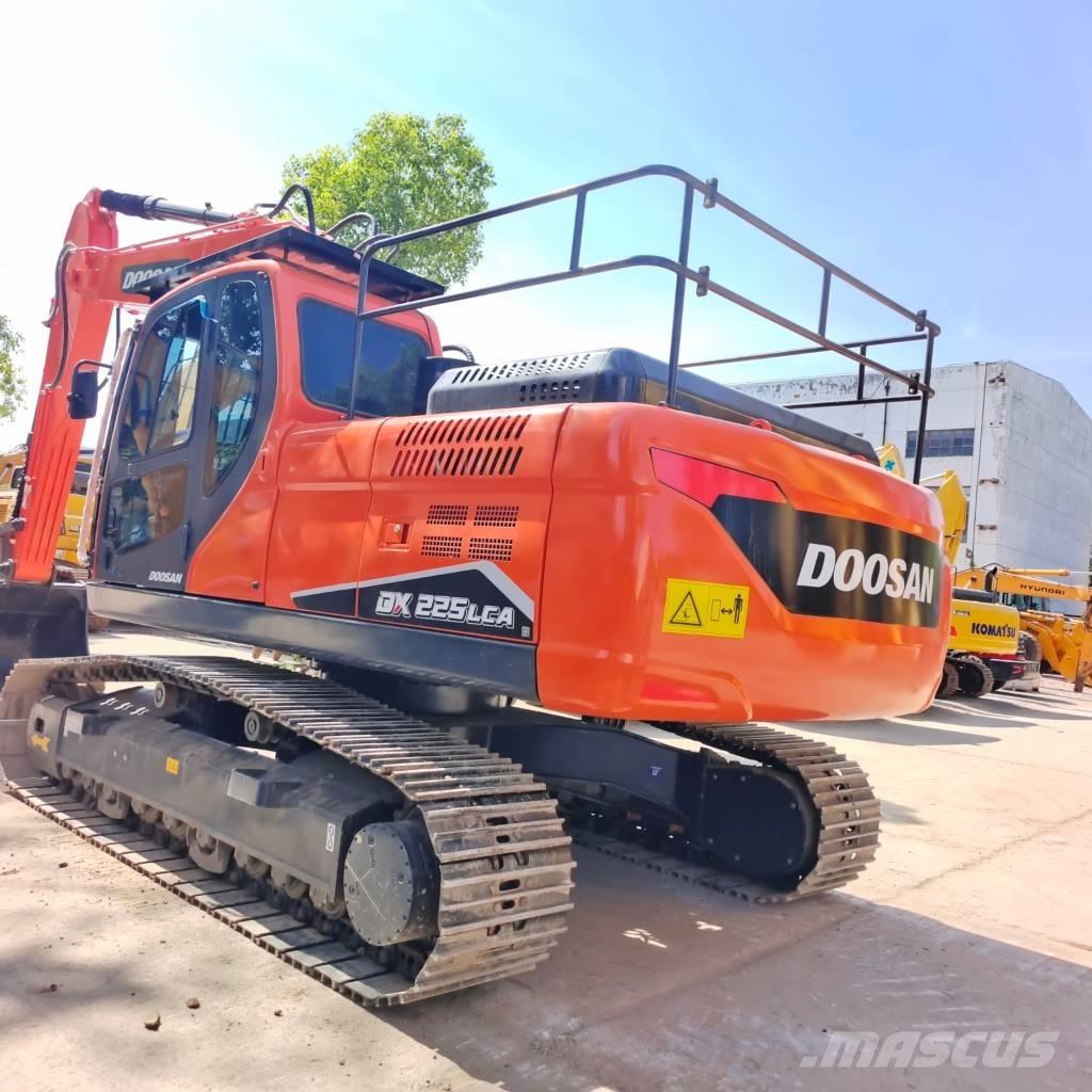 Doosan DX 225 LC Crawler excavators