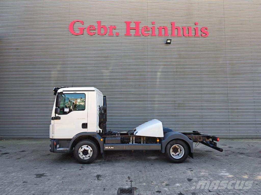 MAN TGL 8.220 4x2 Chassis Cab trucks