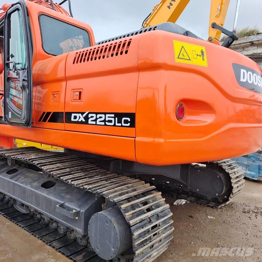 Doosan DX 225 Crawler excavators