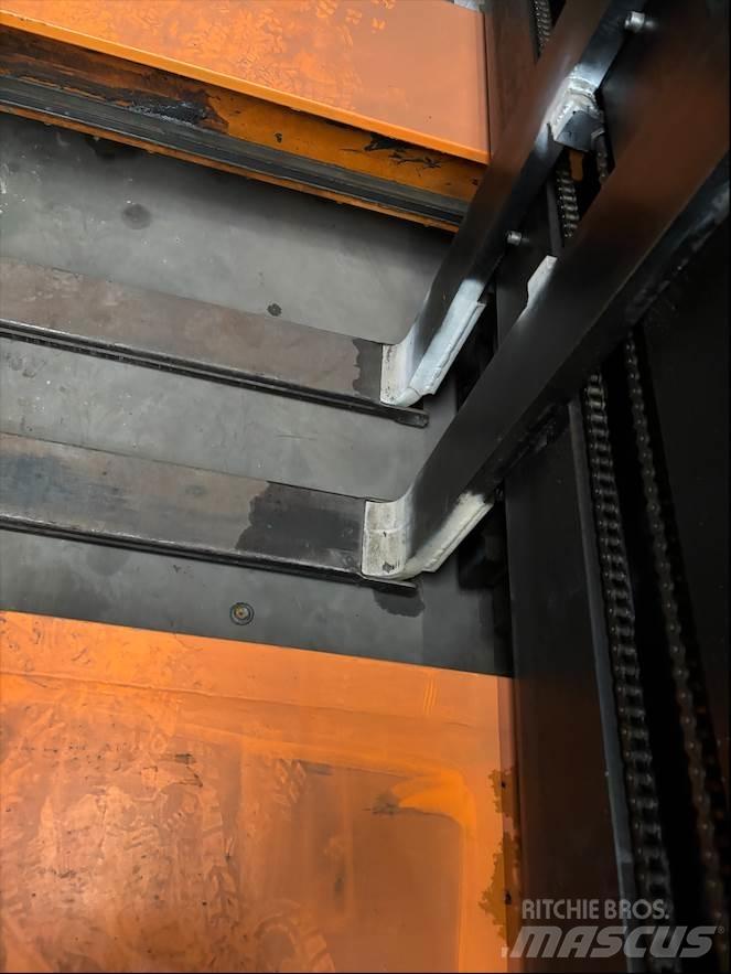  EFY 30/13/52AMS 4-way reach trucks