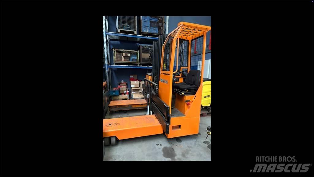  EFY 30/13/52AMS 4-way reach trucks