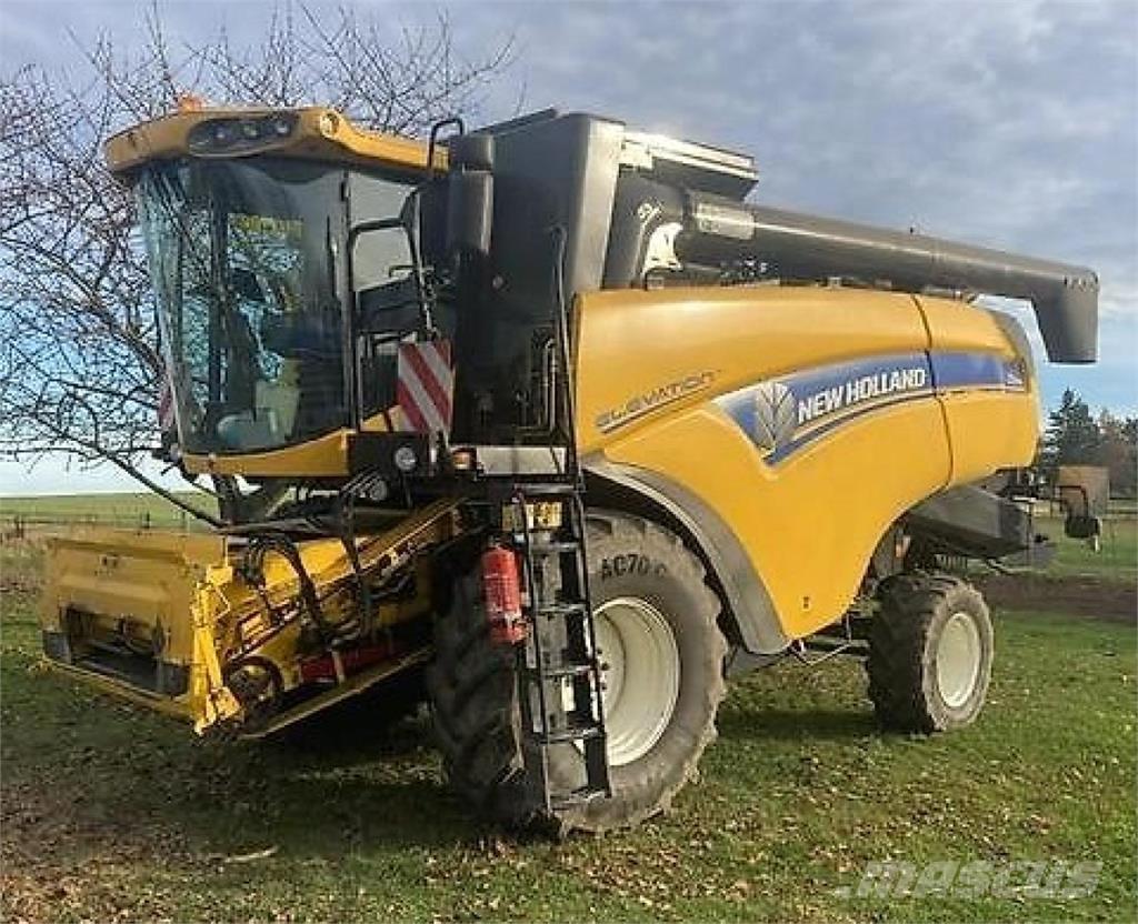 New Holland CX5090 Combine harvesters