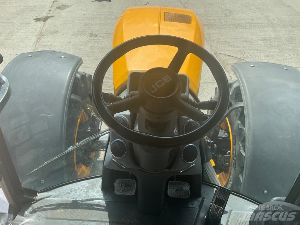 JCB Fastrac 4220 Tractors