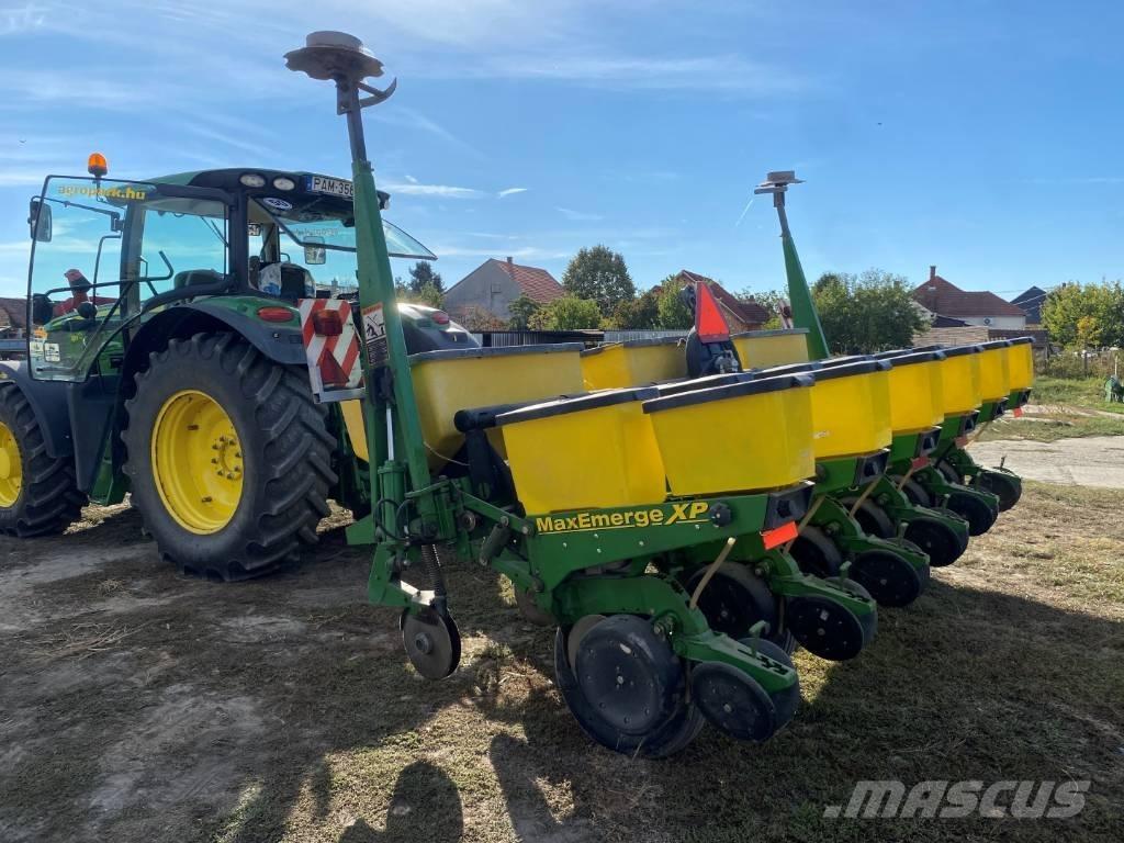 John Deere 1750 Planters