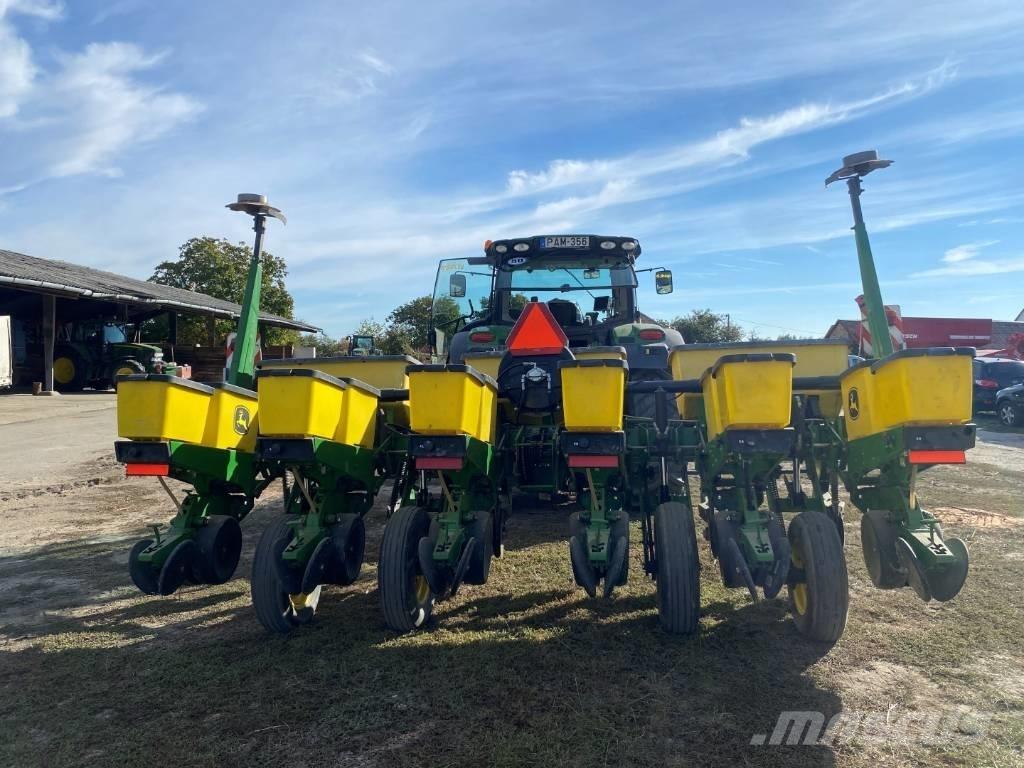 John Deere 1750 Planters