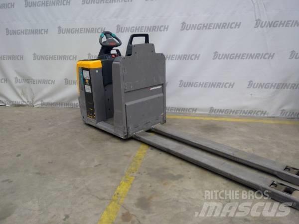 Jungheinrich ECE 225 Low lift order picker