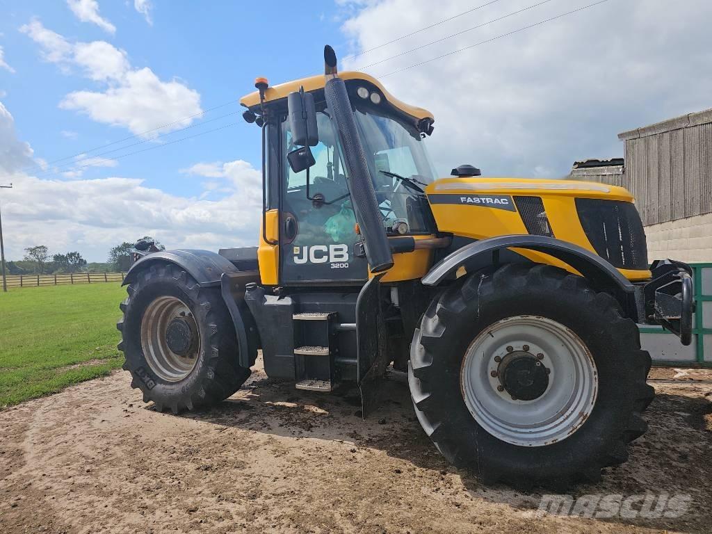 JCB Fastrac 3200 Tractors