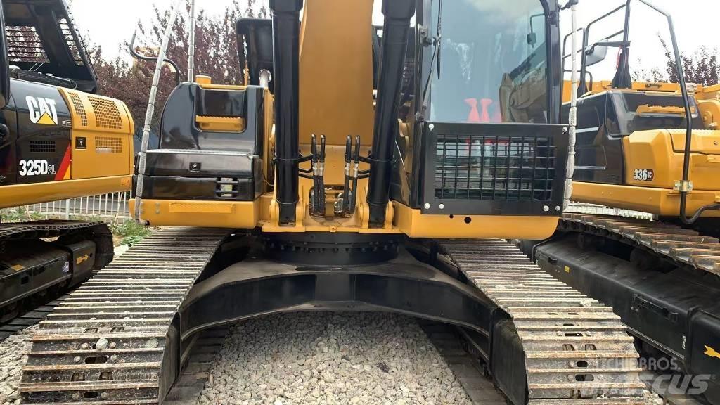 CAT 324 Crawler excavators
