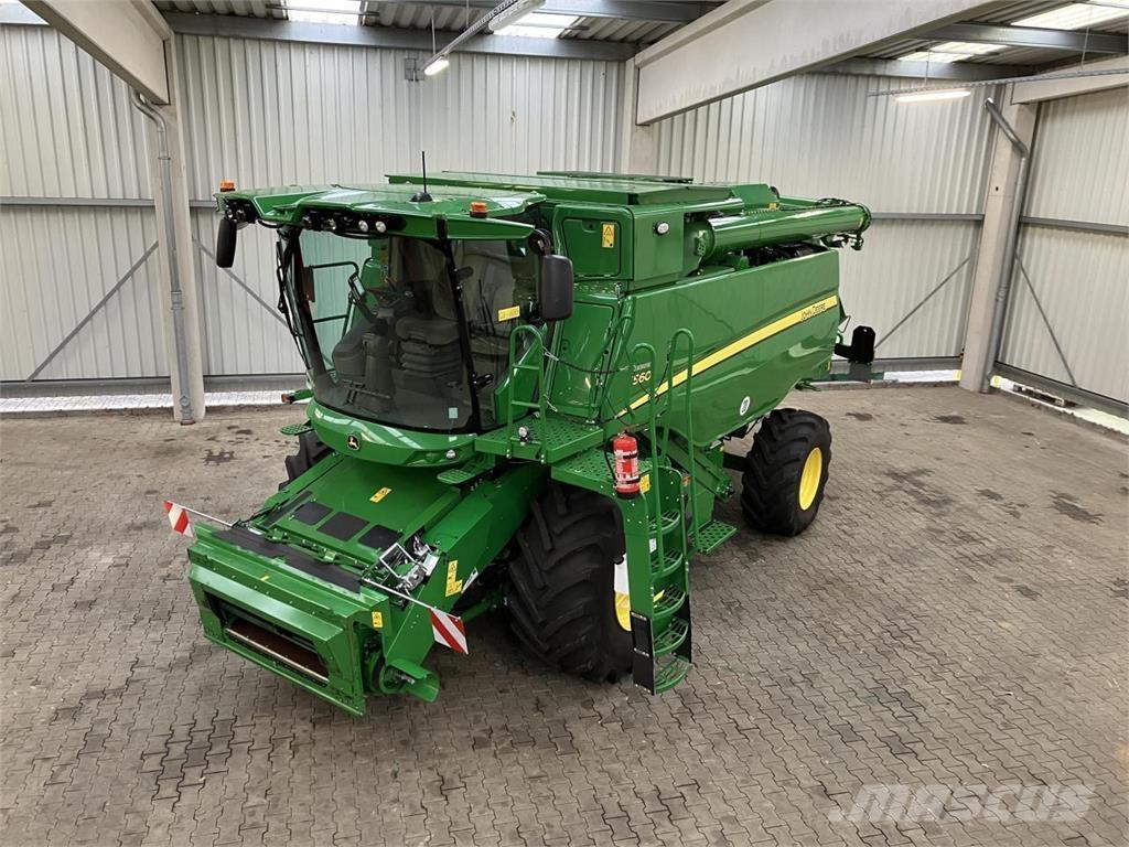 John Deere T560 Combine harvesters