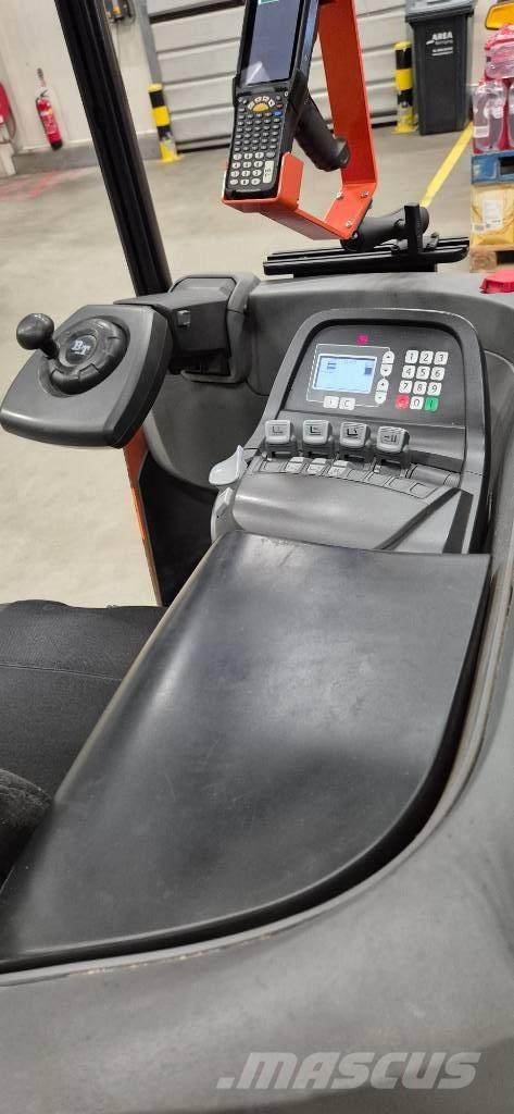 Toyota RRE140 Reach trucks