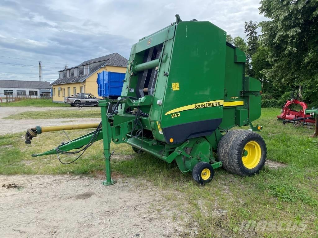 John Deere 852 Round balers