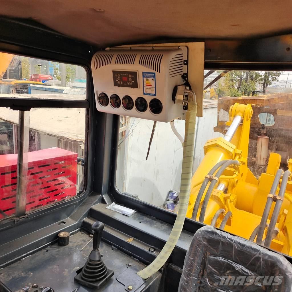 Shantui SD 32 Crawler dozers