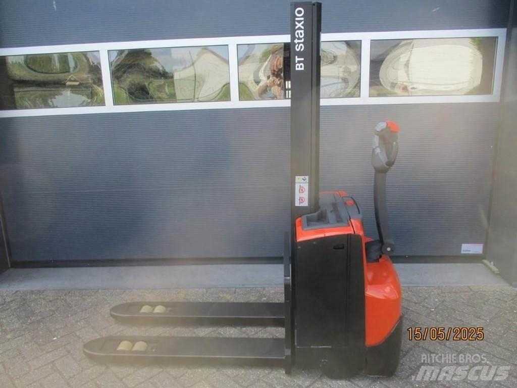 BT SWE 080L Pedestrian stacker