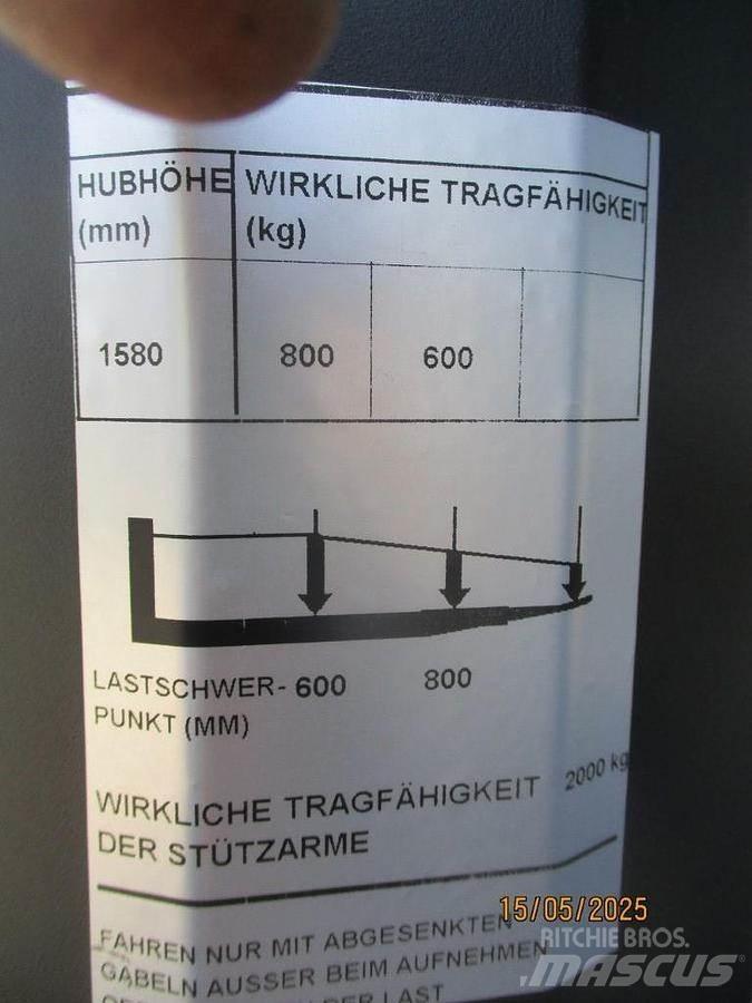 BT SWE 080L Pedestrian stacker