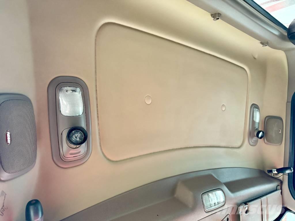 Peterbilt 379 Tractor Units