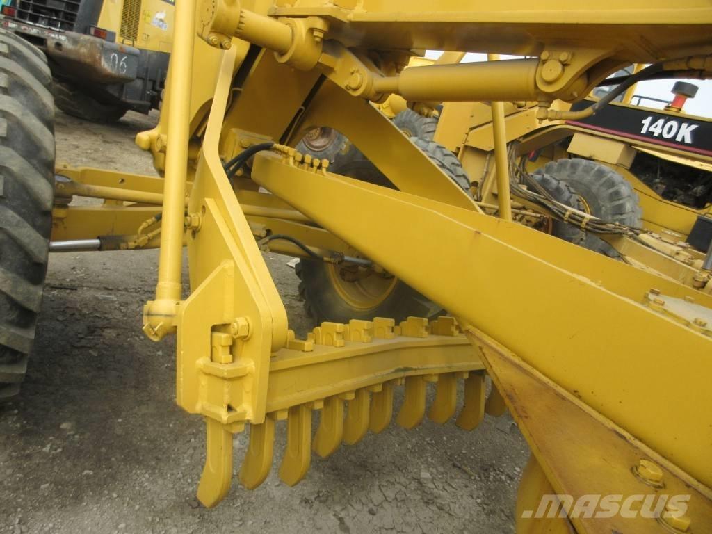 Komatsu GD 623 Graders